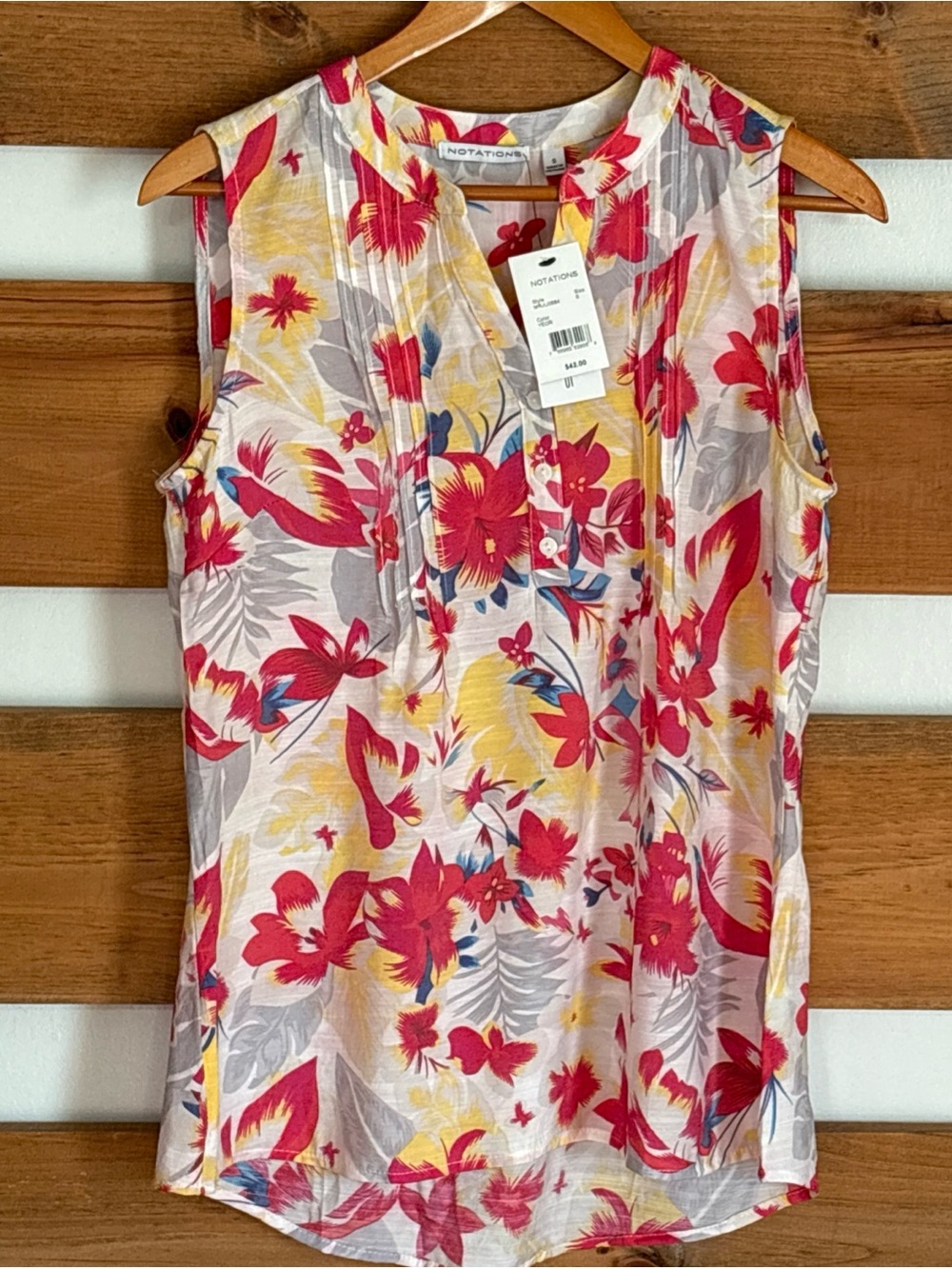 NWT Notations V-Neck Floral Sleeveless Sheer Beachy Chic Blouse Size Small